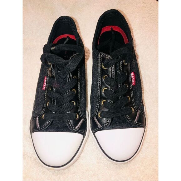 𝅺EUC Kids Size 2 Levi’s Denim Lace Up Sneakers - Picture 1 of 9